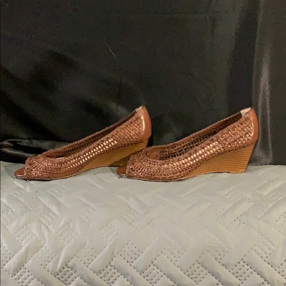 Shoes - Picture 2 of 4